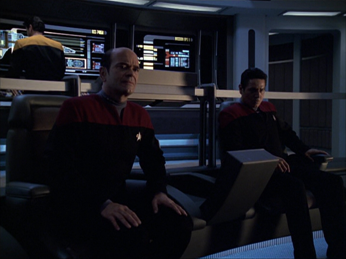 extant_StarTrek_VOY_6x04-TinkerTenorDoctorSpy_03194.jpg