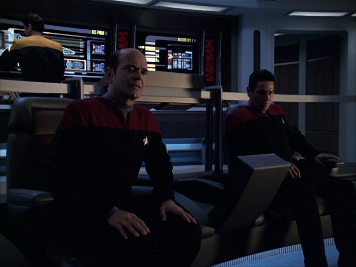 extant_StarTrek_VOY_6x04-TinkerTenorDoctorSpy_03195.jpg