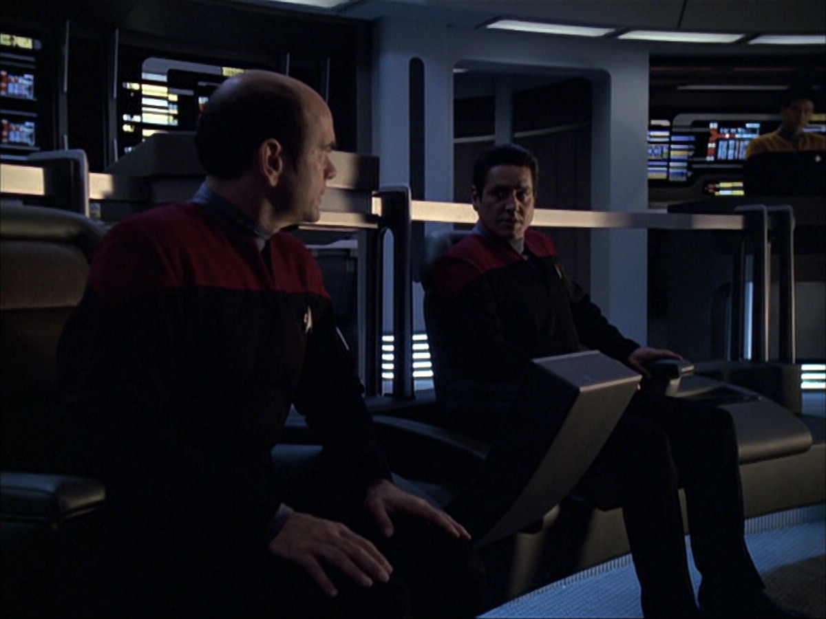 extant_StarTrek_VOY_6x04-TinkerTenorDoctorSpy_03205.jpg