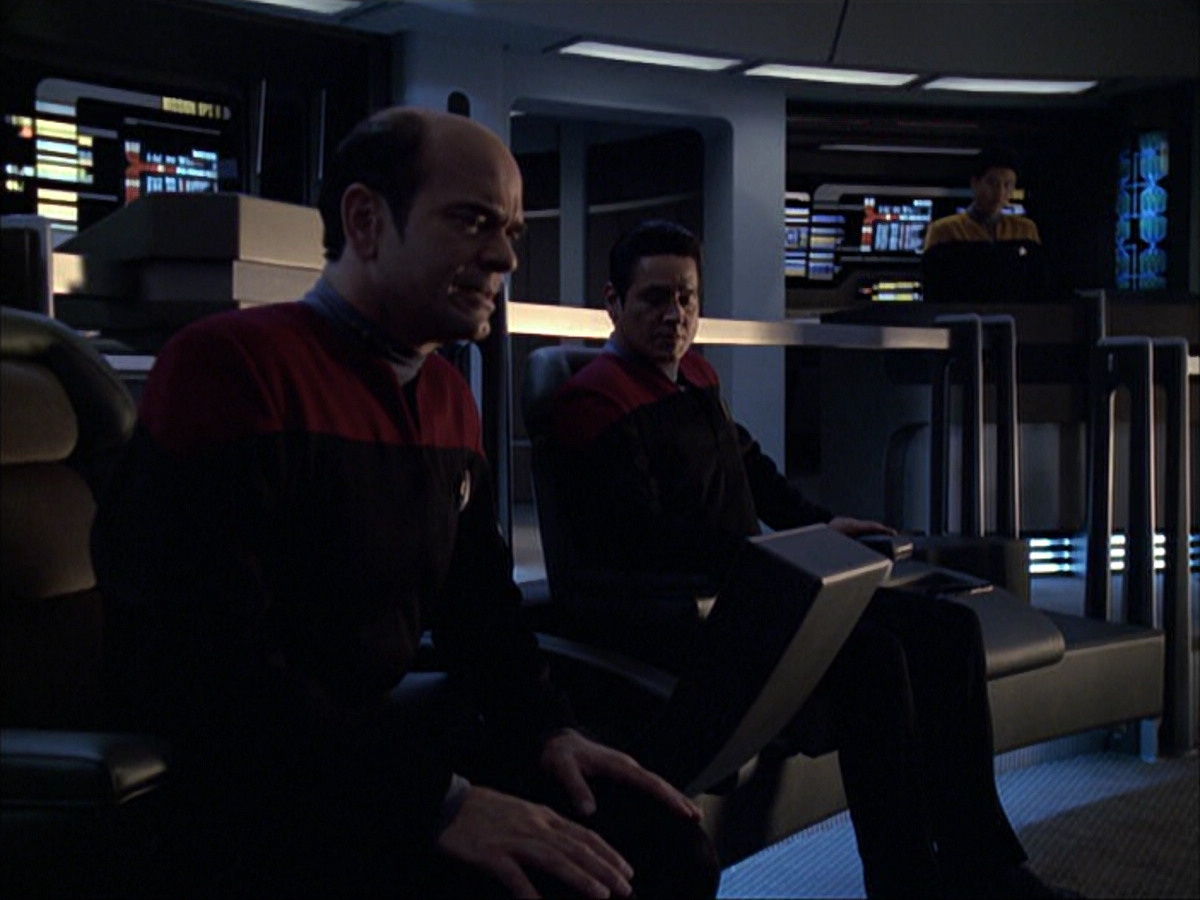 extant_StarTrek_VOY_6x04-TinkerTenorDoctorSpy_03219.jpg