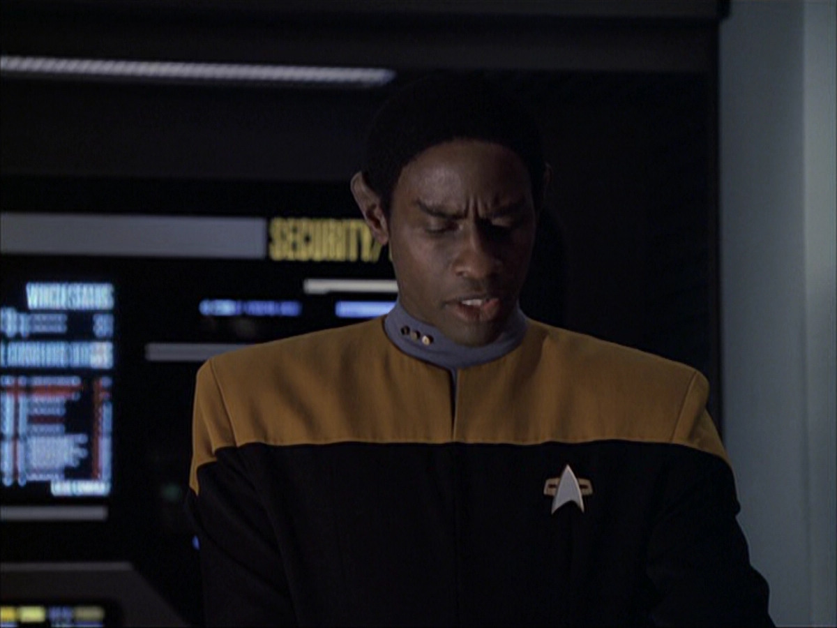 extant_StarTrek_VOY_6x04-TinkerTenorDoctorSpy_03238.jpg