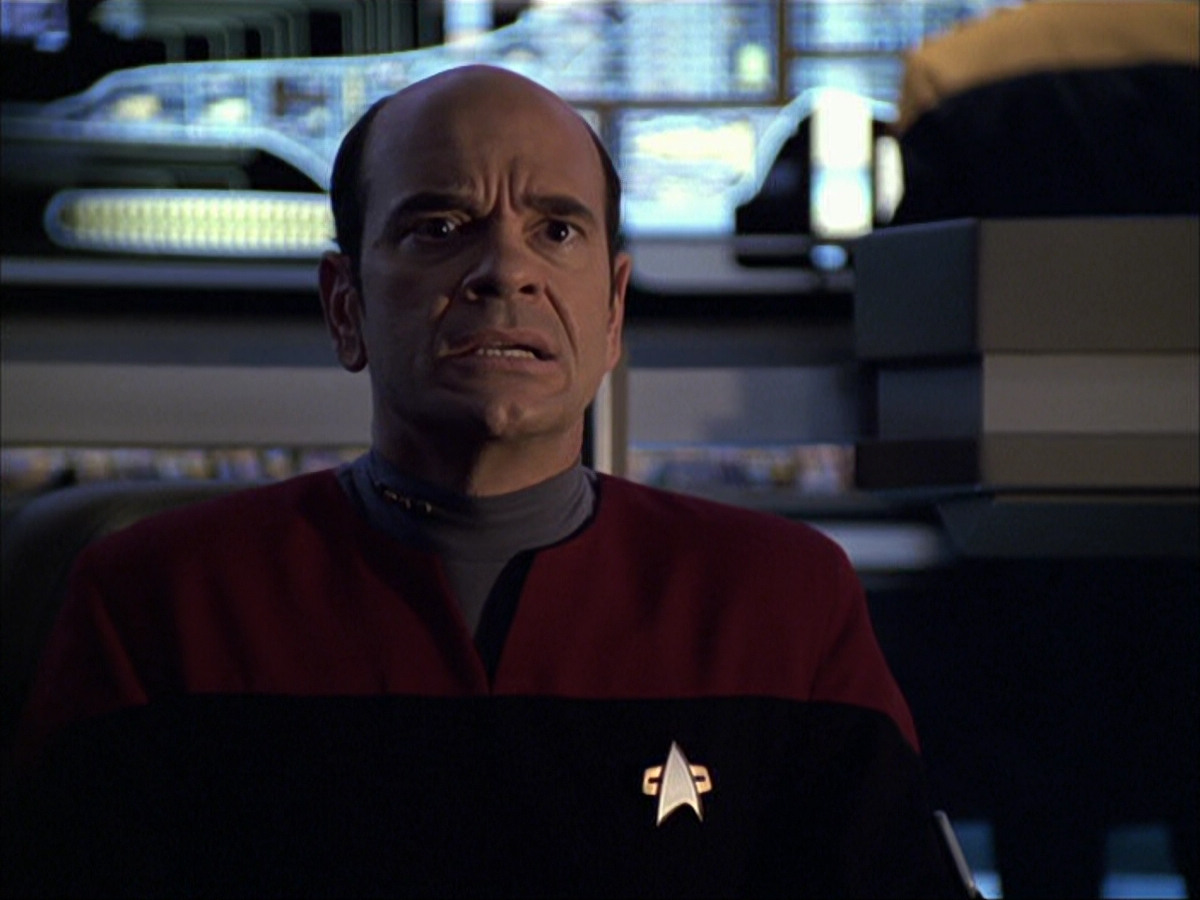extant_StarTrek_VOY_6x04-TinkerTenorDoctorSpy_03240.jpg