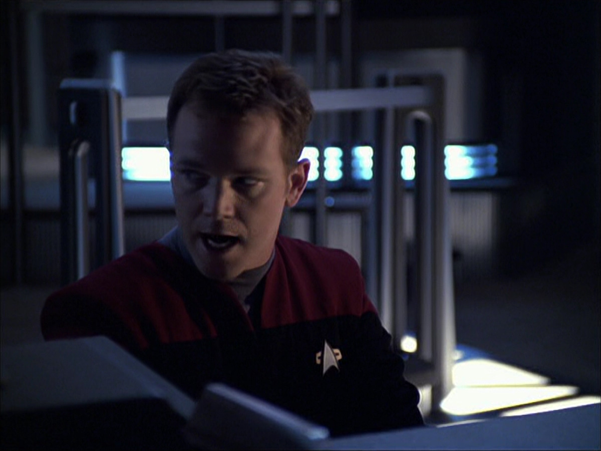 extant_StarTrek_VOY_6x04-TinkerTenorDoctorSpy_03247.jpg