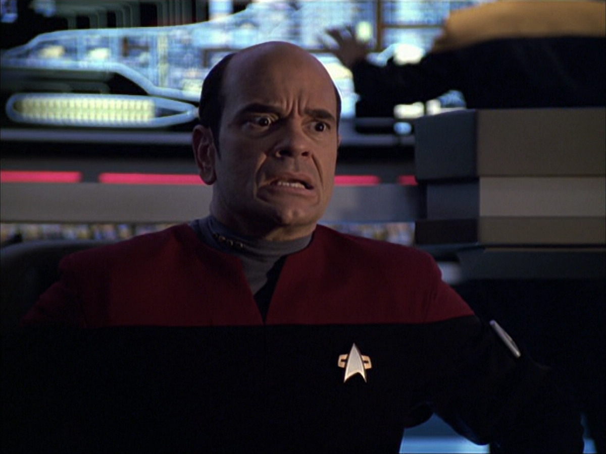 extant_StarTrek_VOY_6x04-TinkerTenorDoctorSpy_03253.jpg