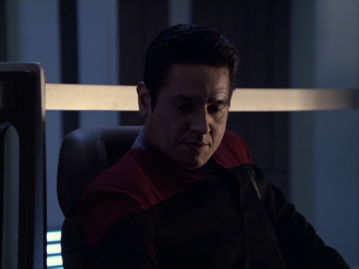 extant_StarTrek_VOY_6x04-TinkerTenorDoctorSpy_03256.jpg