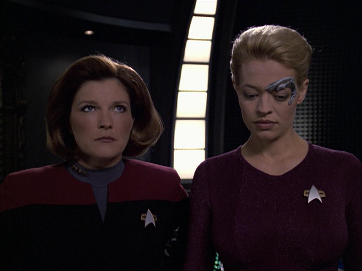 extant_StarTrek_VOY_6x04-TinkerTenorDoctorSpy_03280.jpg