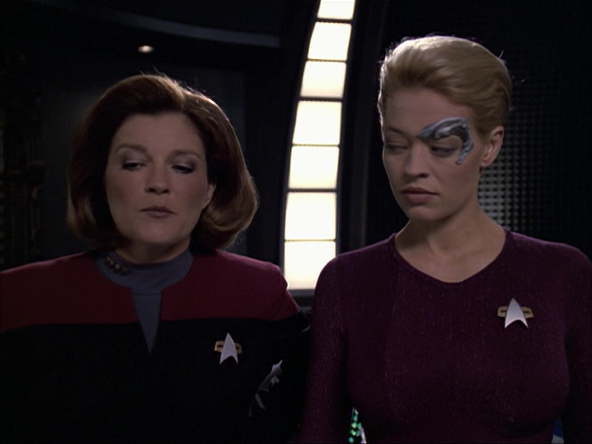 extant_StarTrek_VOY_6x04-TinkerTenorDoctorSpy_03284.jpg