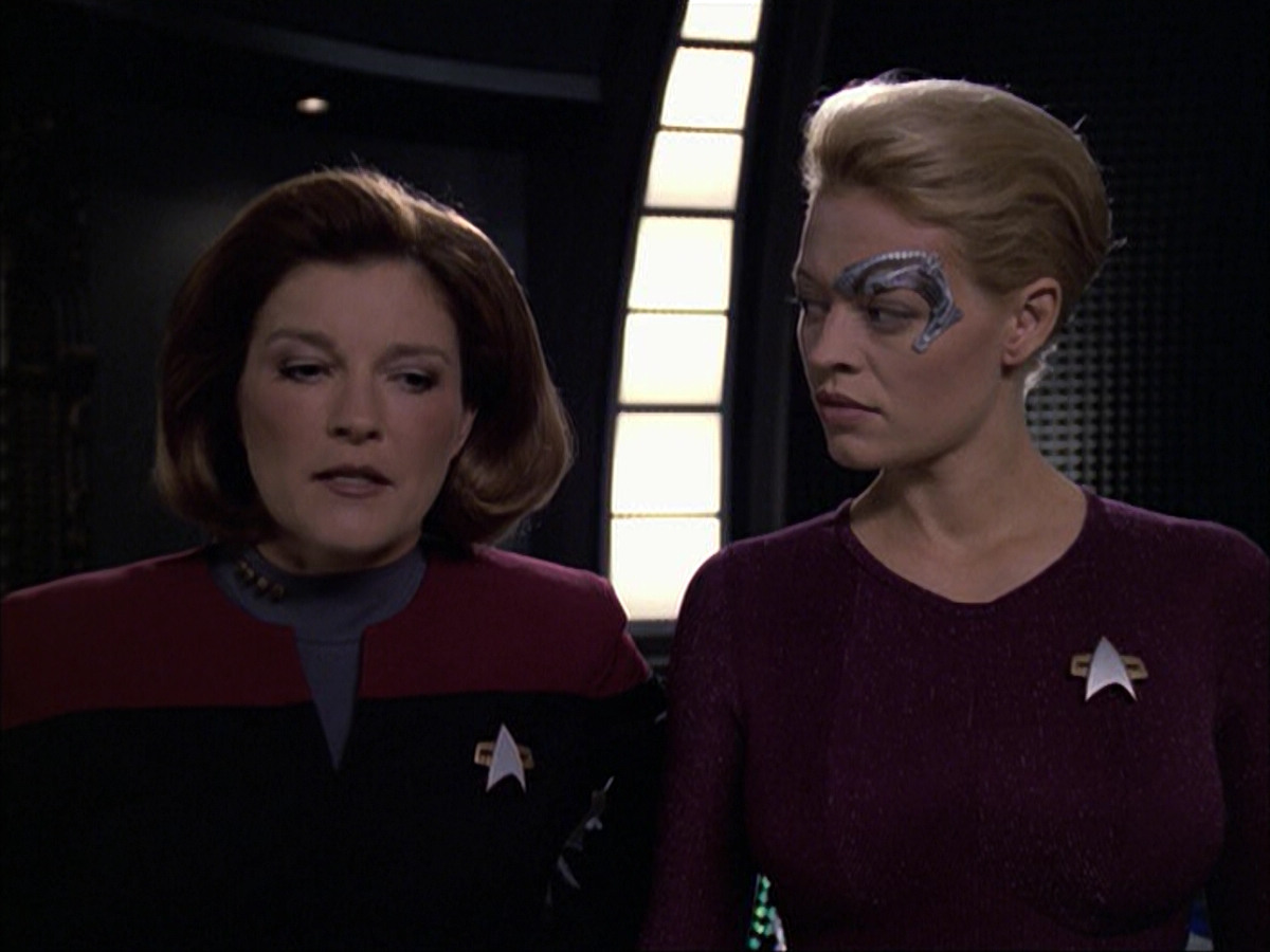 extant_StarTrek_VOY_6x04-TinkerTenorDoctorSpy_03285.jpg