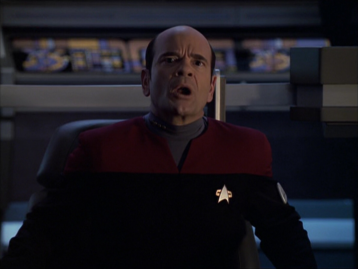 extant_StarTrek_VOY_6x04-TinkerTenorDoctorSpy_03298.jpg