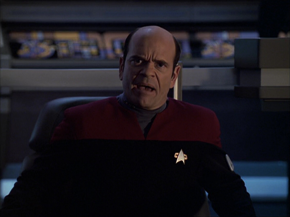 extant_StarTrek_VOY_6x04-TinkerTenorDoctorSpy_03304.jpg