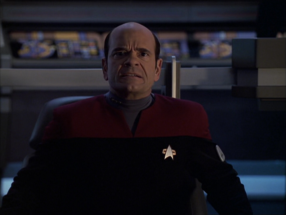 extant_StarTrek_VOY_6x04-TinkerTenorDoctorSpy_03306.jpg