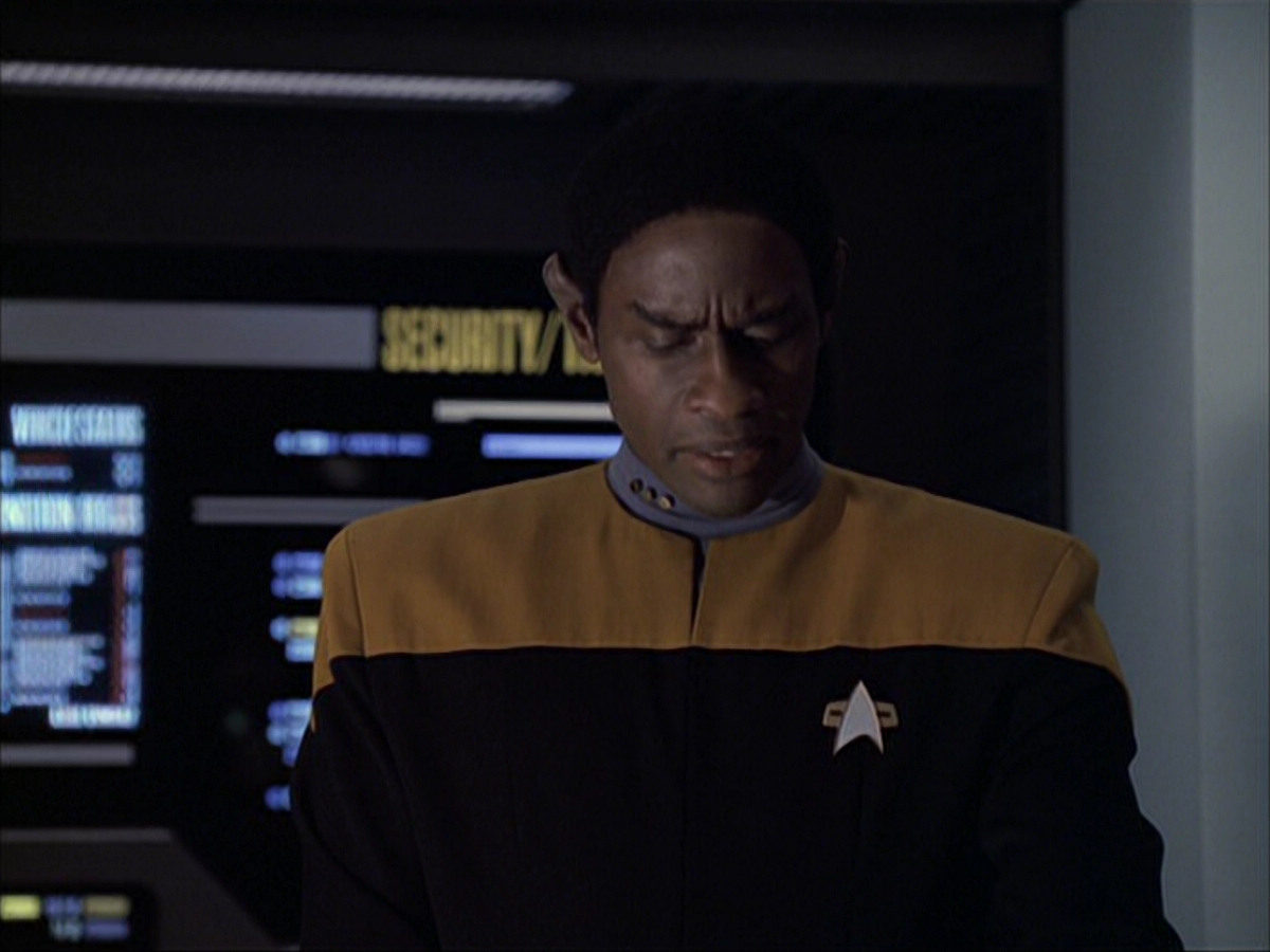 extant_StarTrek_VOY_6x04-TinkerTenorDoctorSpy_03332.jpg