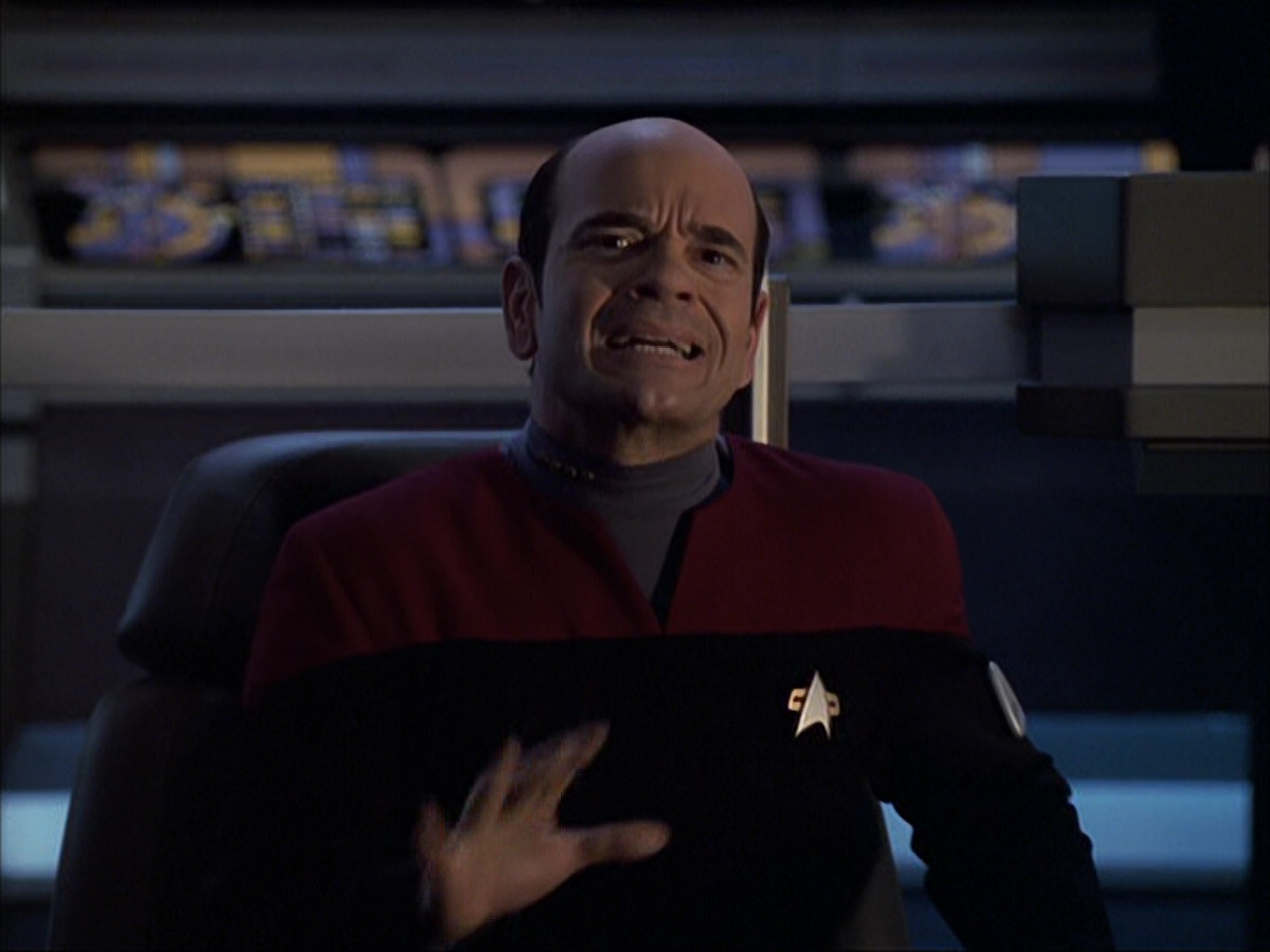 extant_StarTrek_VOY_6x04-TinkerTenorDoctorSpy_03345.jpg