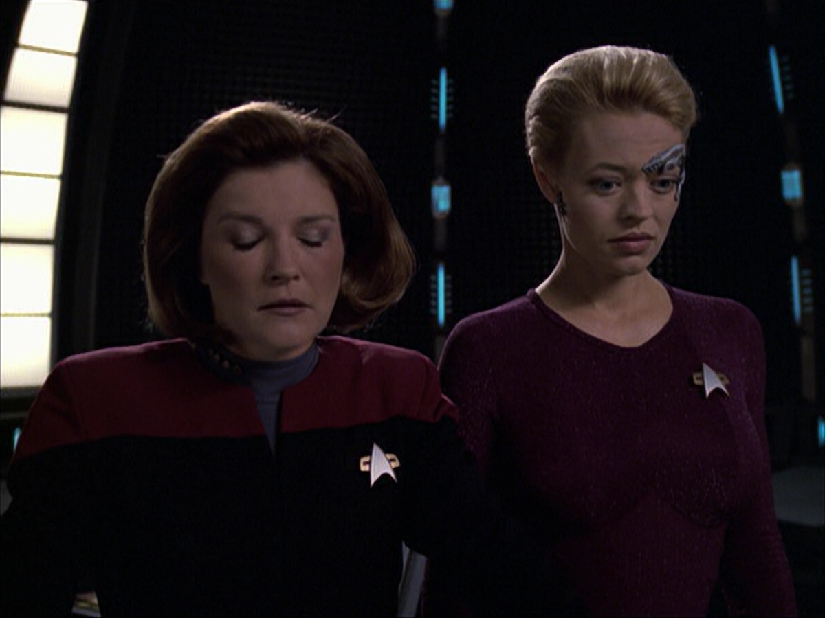 extant_StarTrek_VOY_6x04-TinkerTenorDoctorSpy_03362.jpg