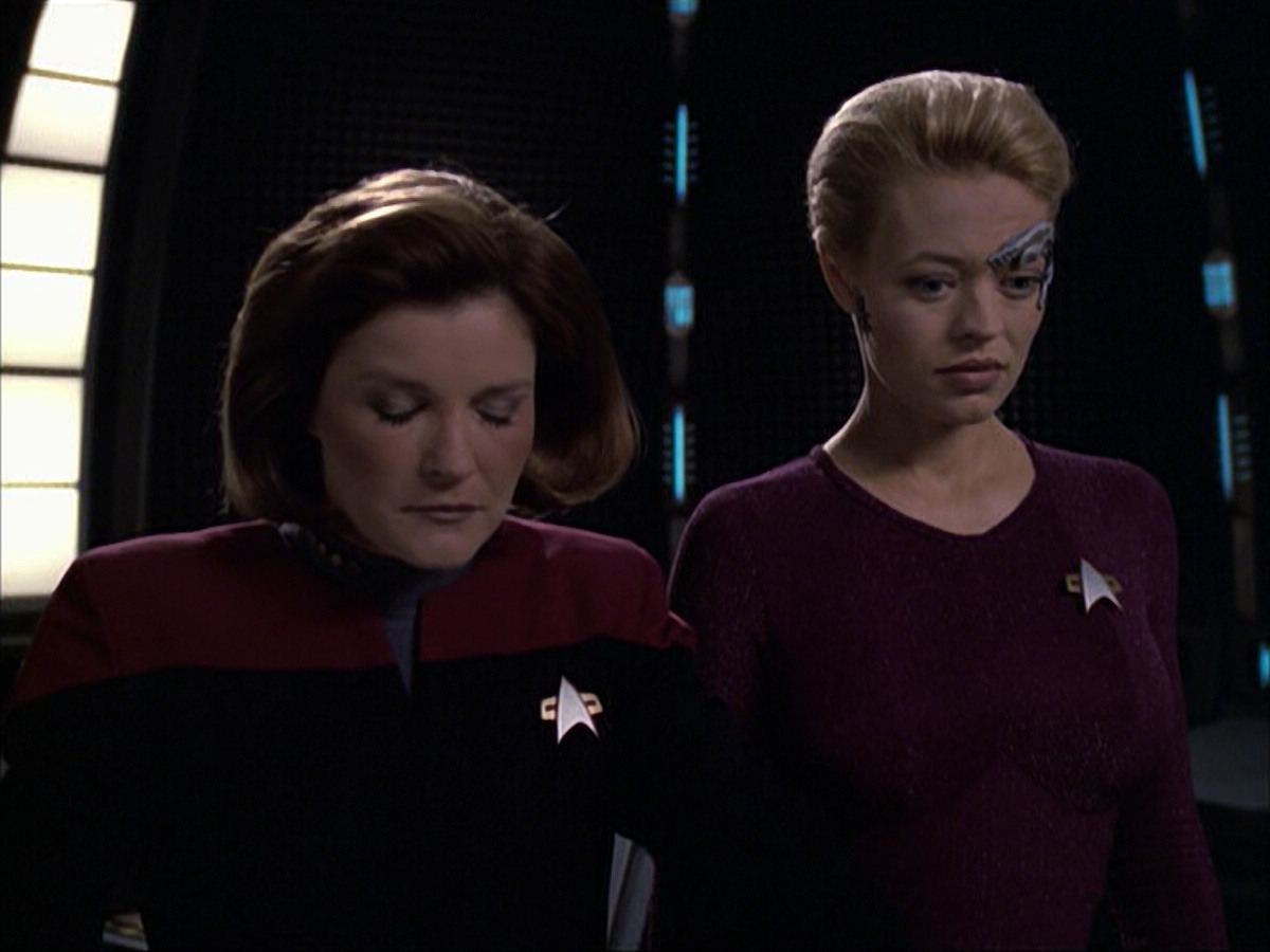 extant_StarTrek_VOY_6x04-TinkerTenorDoctorSpy_03363.jpg