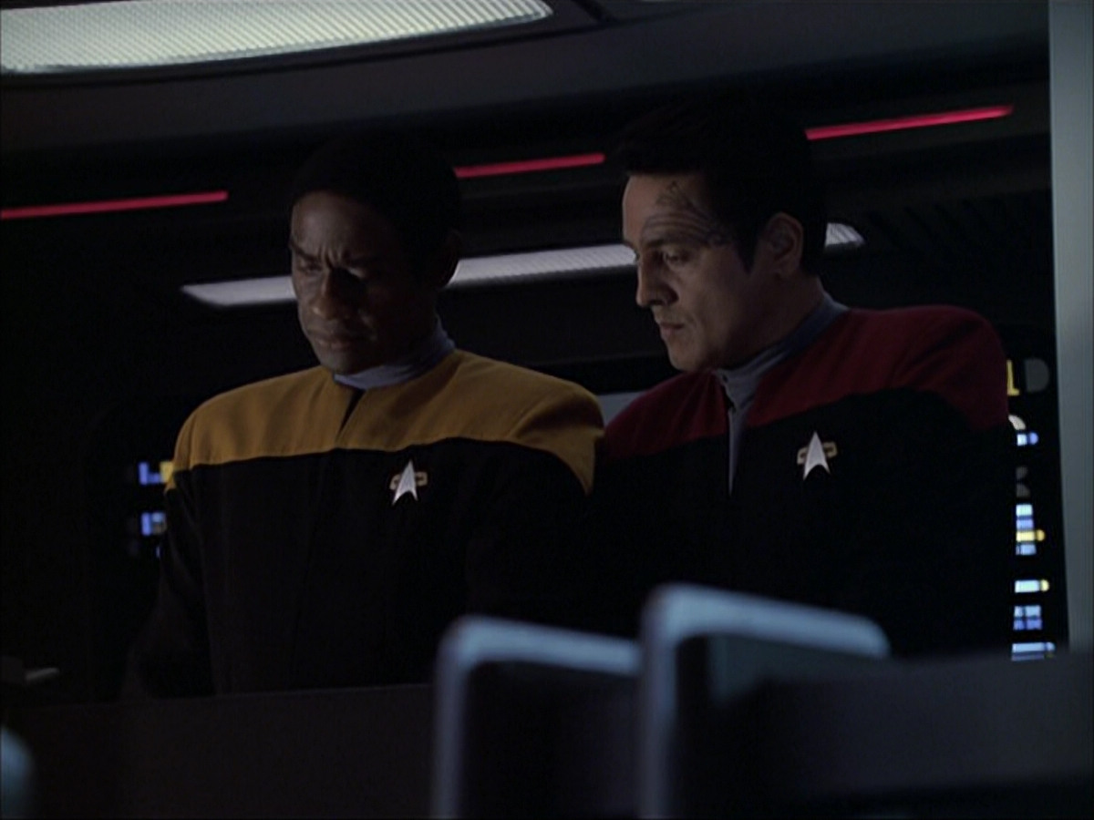 extant_StarTrek_VOY_6x04-TinkerTenorDoctorSpy_03373.jpg