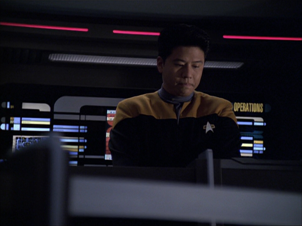 extant_StarTrek_VOY_6x04-TinkerTenorDoctorSpy_03379.jpg