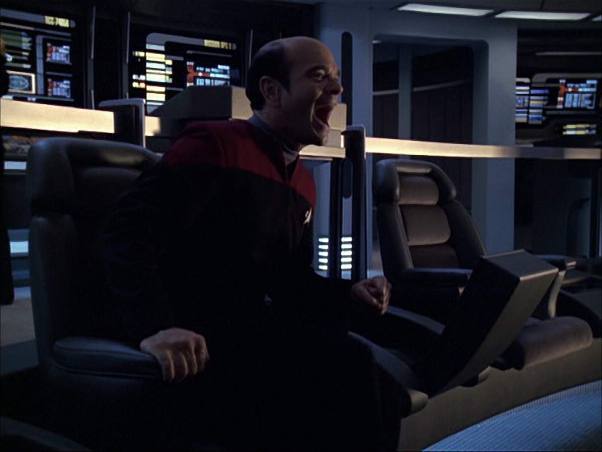 extant_StarTrek_VOY_6x04-TinkerTenorDoctorSpy_03380.jpg