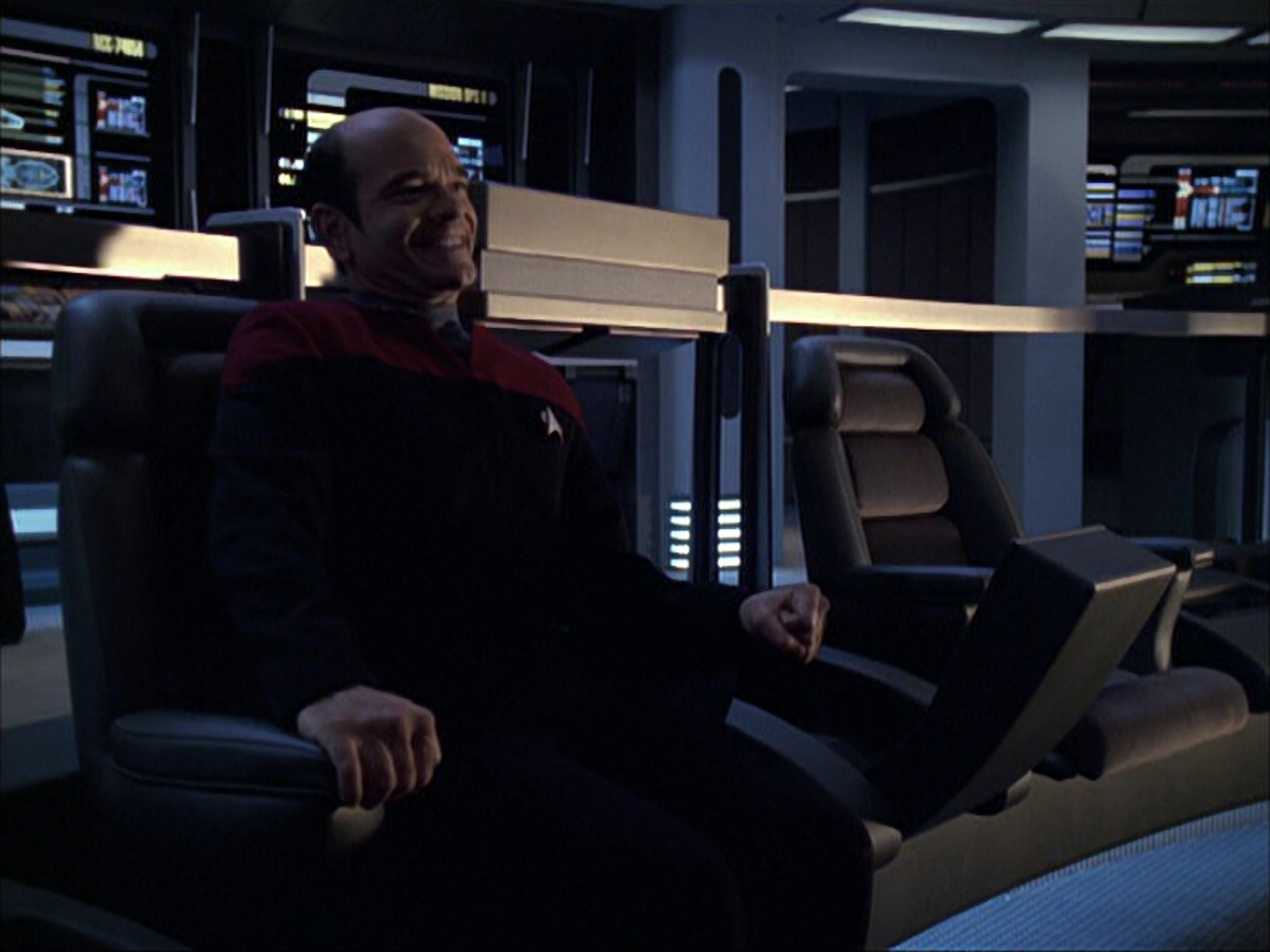 extant_StarTrek_VOY_6x04-TinkerTenorDoctorSpy_03381.jpg