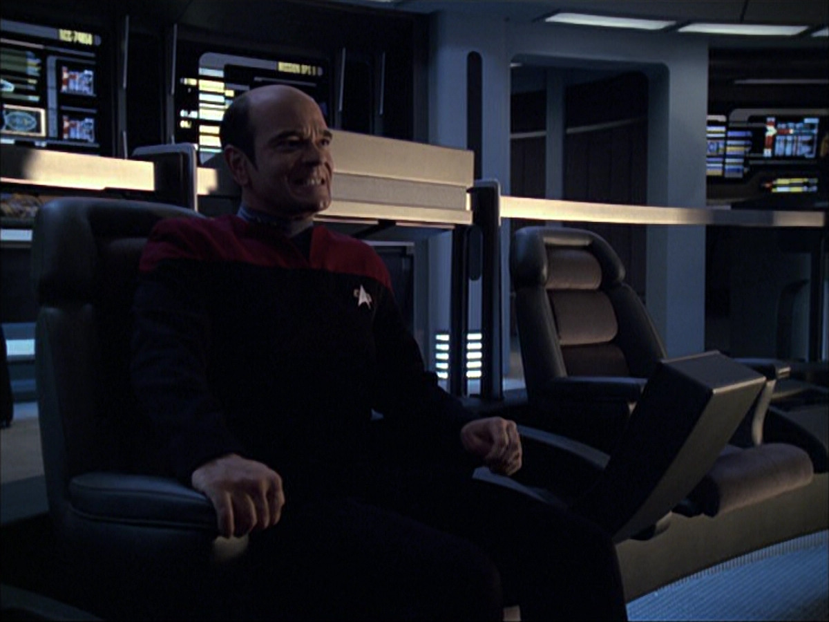 extant_StarTrek_VOY_6x04-TinkerTenorDoctorSpy_03386.jpg