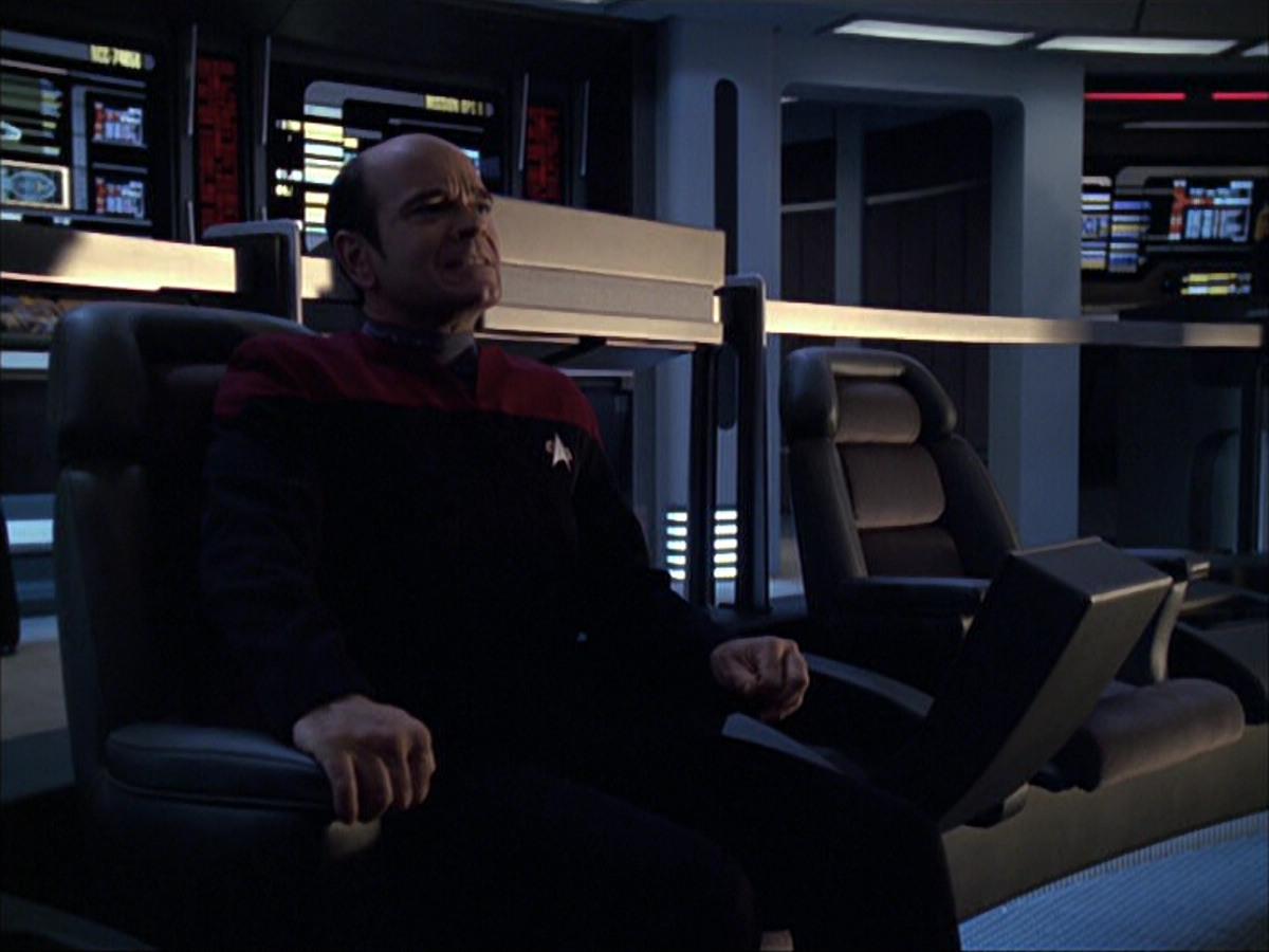 extant_StarTrek_VOY_6x04-TinkerTenorDoctorSpy_03387.jpg