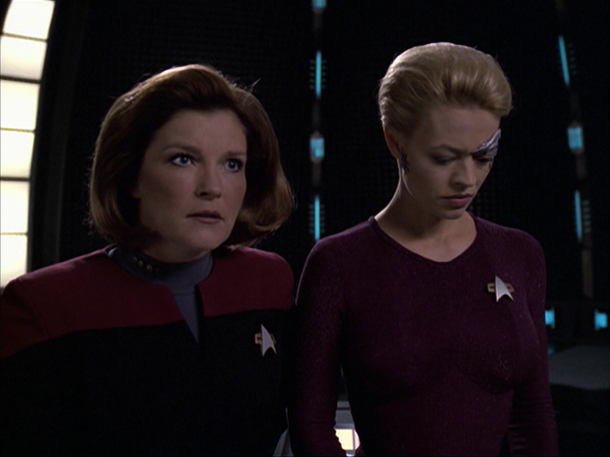 extant_StarTrek_VOY_6x04-TinkerTenorDoctorSpy_03408.jpg