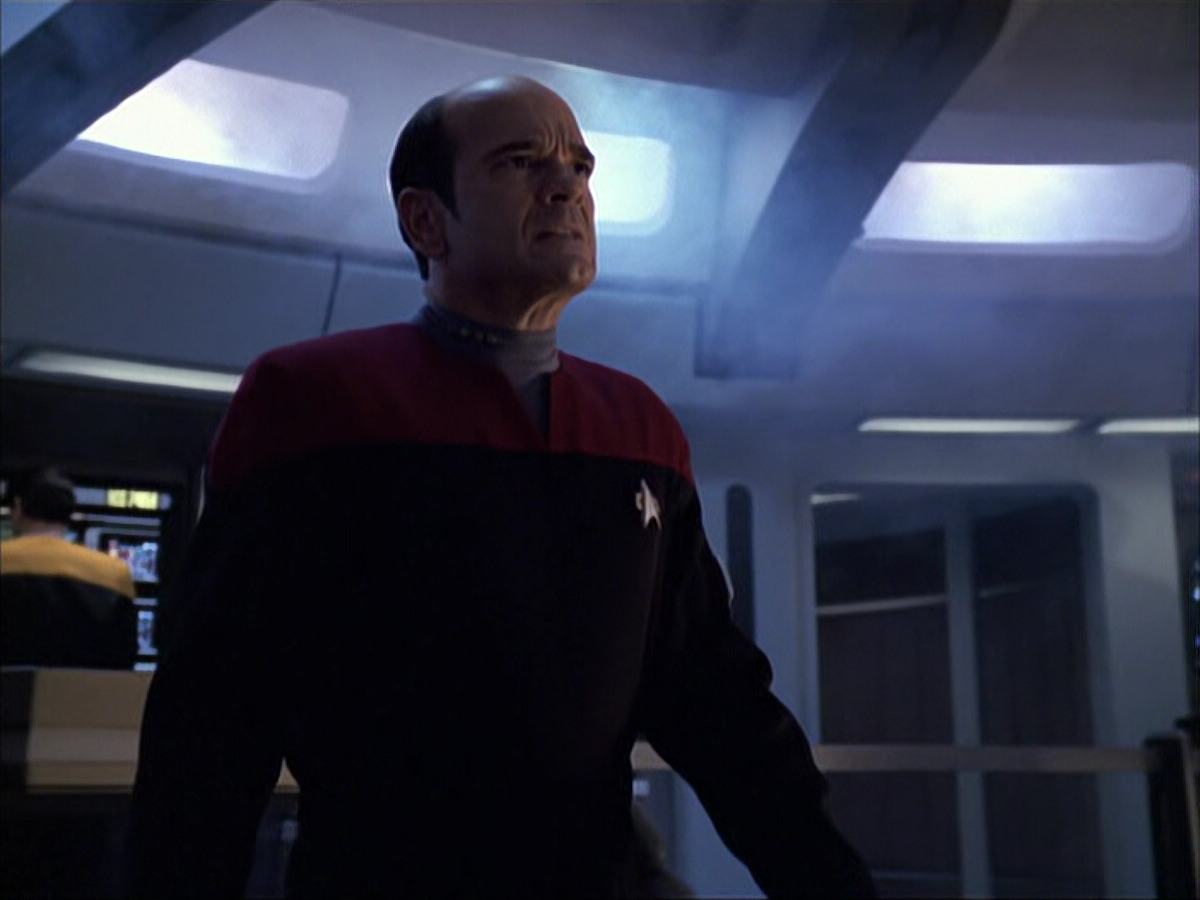 extant_StarTrek_VOY_6x04-TinkerTenorDoctorSpy_03416.jpg