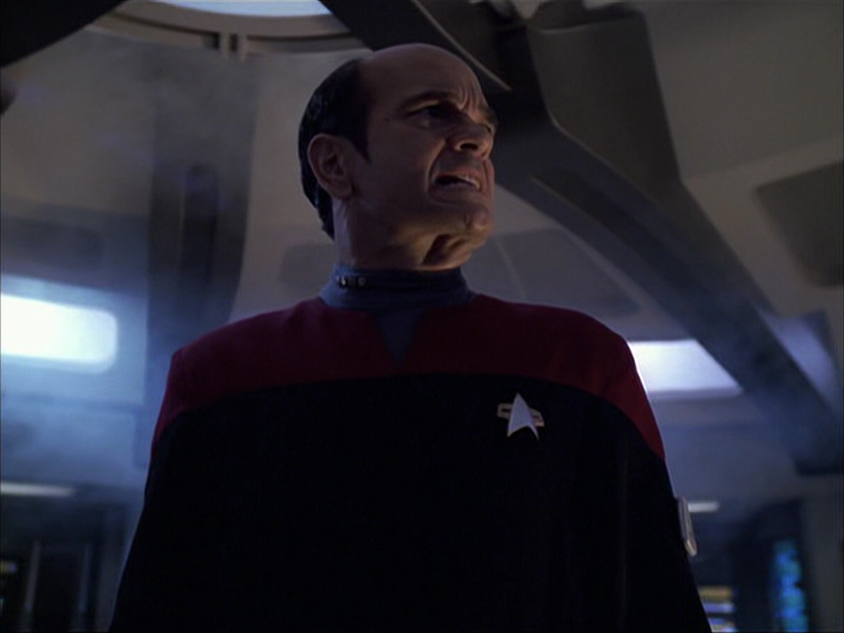 extant_StarTrek_VOY_6x04-TinkerTenorDoctorSpy_03420.jpg