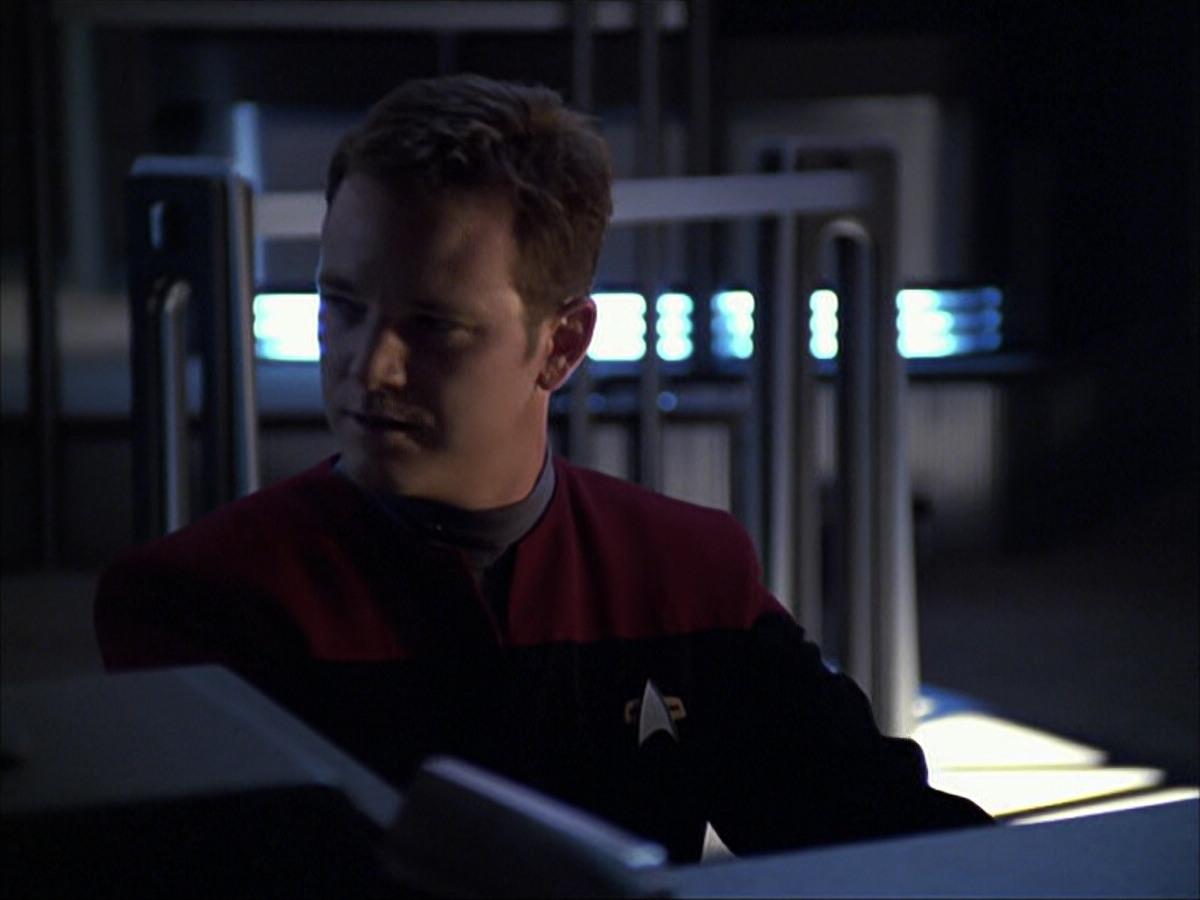 extant_StarTrek_VOY_6x04-TinkerTenorDoctorSpy_03422.jpg