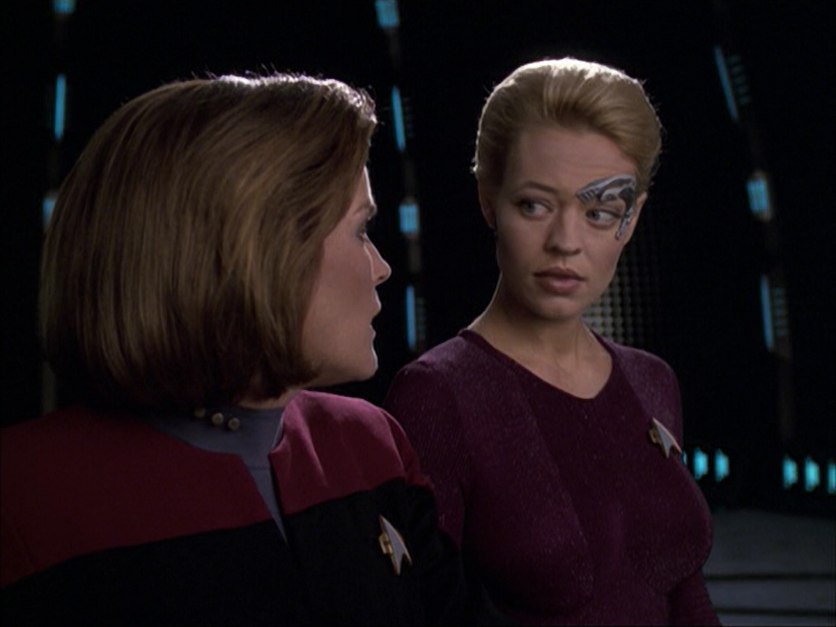 extant_StarTrek_VOY_6x04-TinkerTenorDoctorSpy_03427.jpg