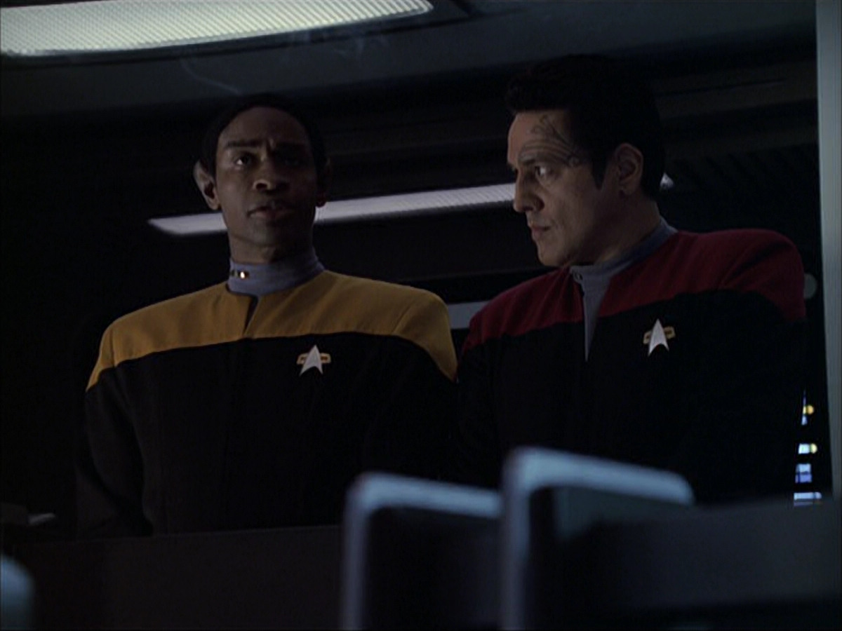 extant_StarTrek_VOY_6x04-TinkerTenorDoctorSpy_03439.jpg