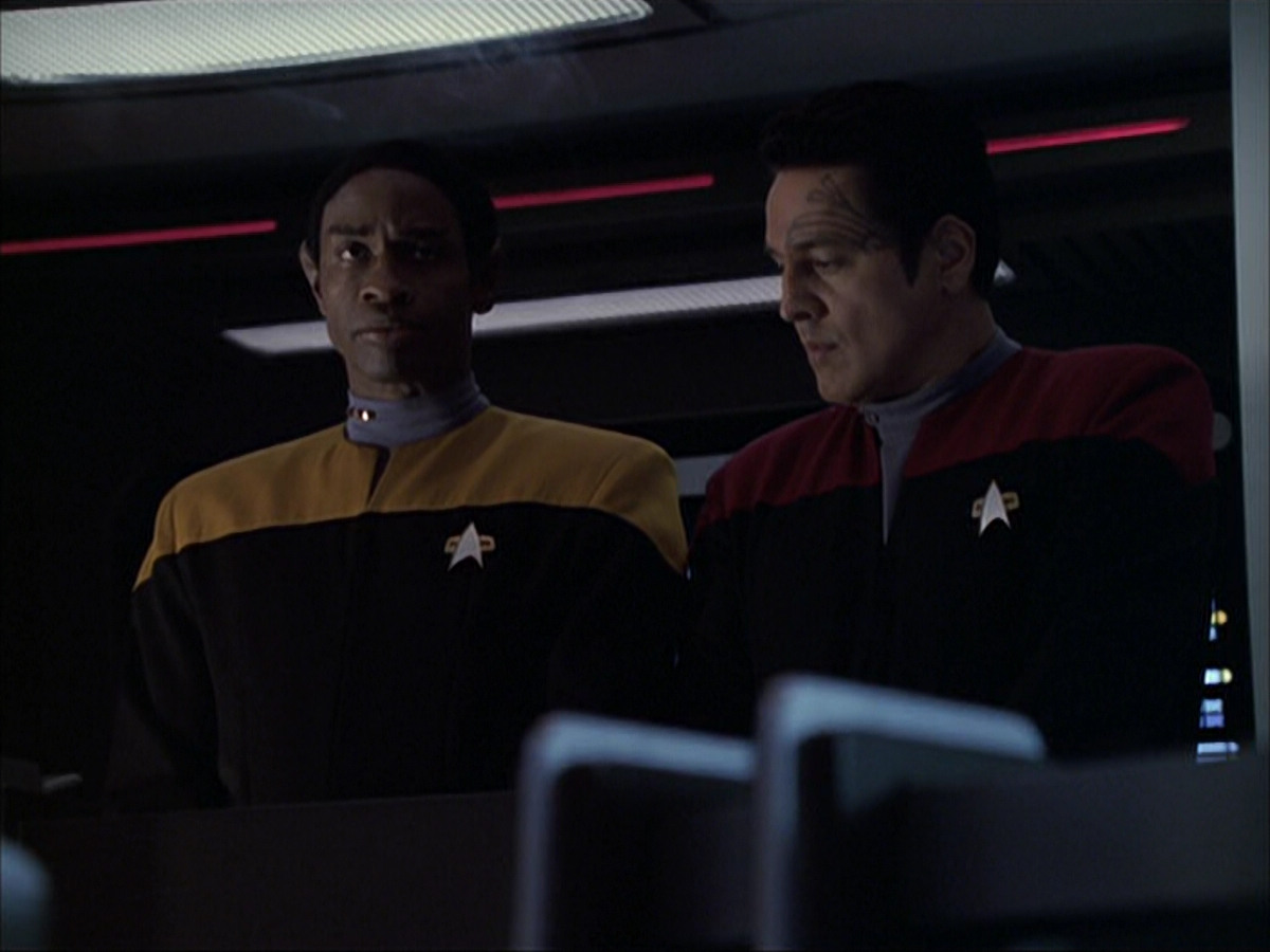extant_StarTrek_VOY_6x04-TinkerTenorDoctorSpy_03440.jpg