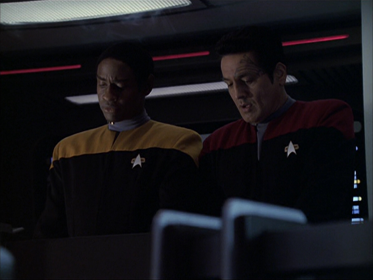 extant_StarTrek_VOY_6x04-TinkerTenorDoctorSpy_03441.jpg