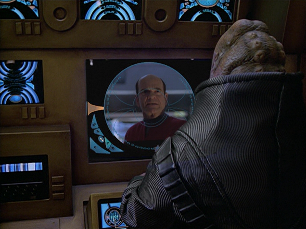 extant_StarTrek_VOY_6x04-TinkerTenorDoctorSpy_03456.jpg
