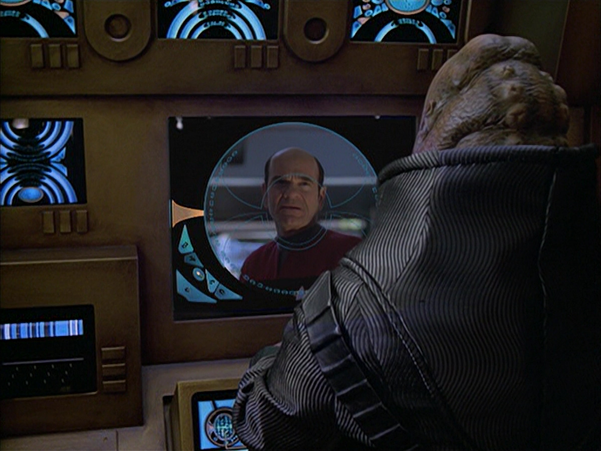 extant_StarTrek_VOY_6x04-TinkerTenorDoctorSpy_03466.jpg