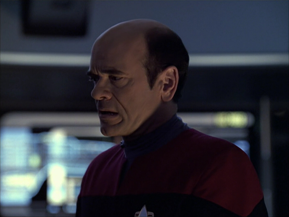 extant_StarTrek_VOY_6x04-TinkerTenorDoctorSpy_03516.jpg