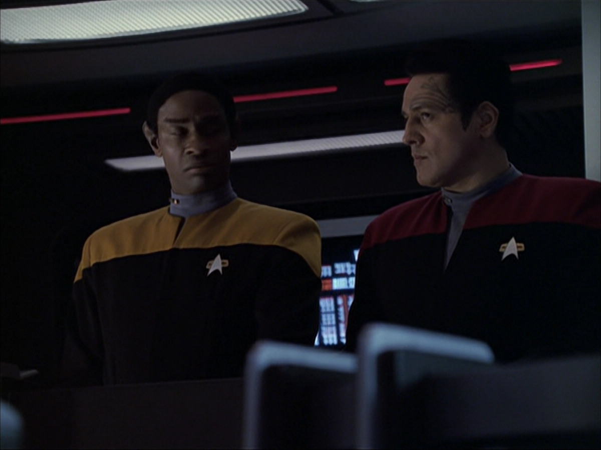 extant_StarTrek_VOY_6x04-TinkerTenorDoctorSpy_03517.jpg