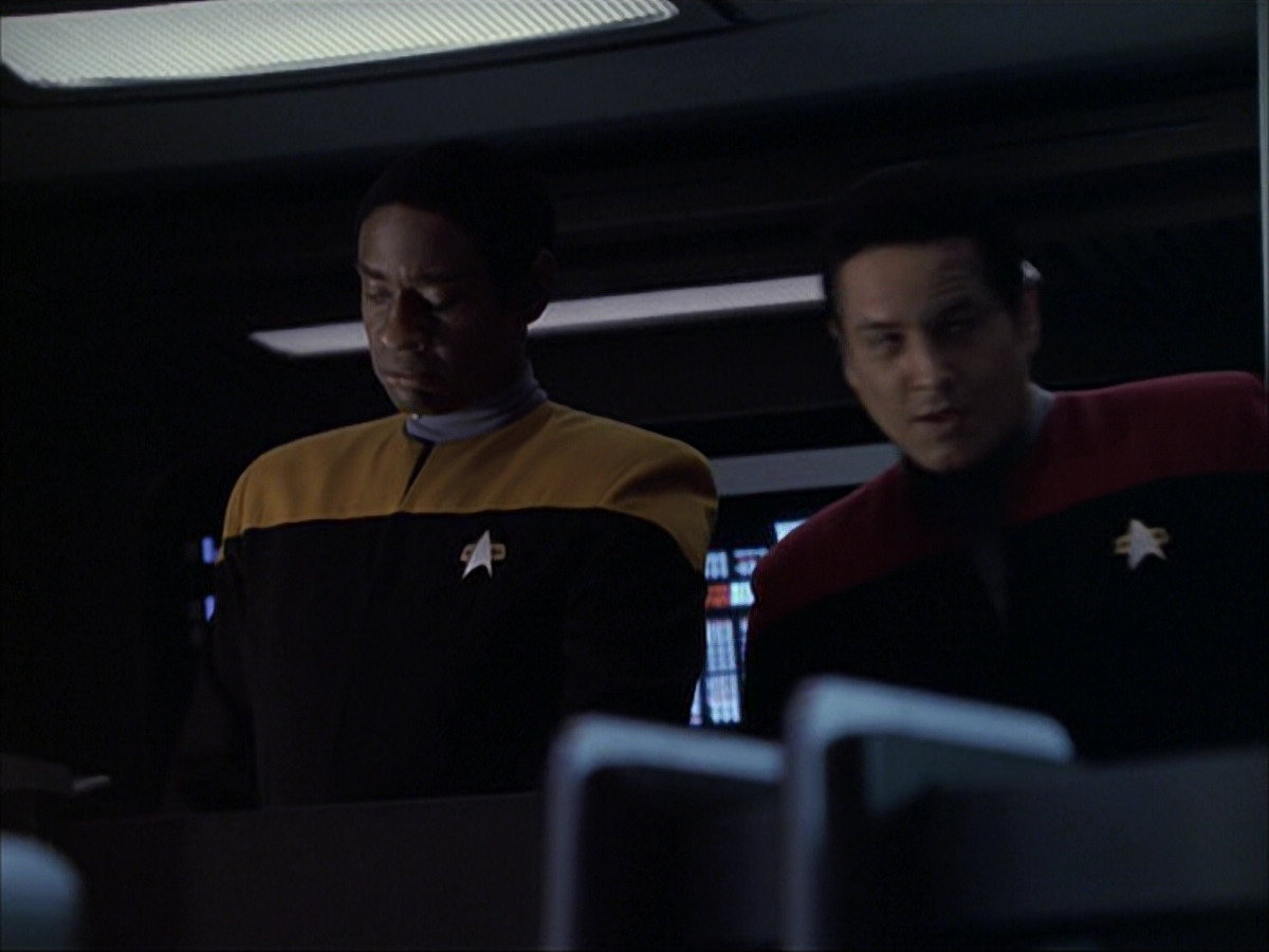 extant_StarTrek_VOY_6x04-TinkerTenorDoctorSpy_03519.jpg