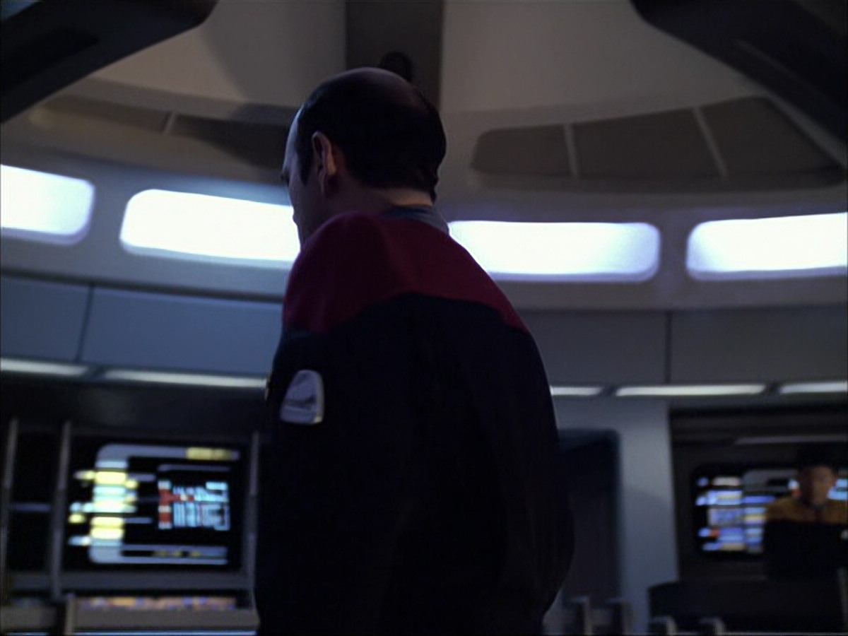 extant_StarTrek_VOY_6x04-TinkerTenorDoctorSpy_03521.jpg