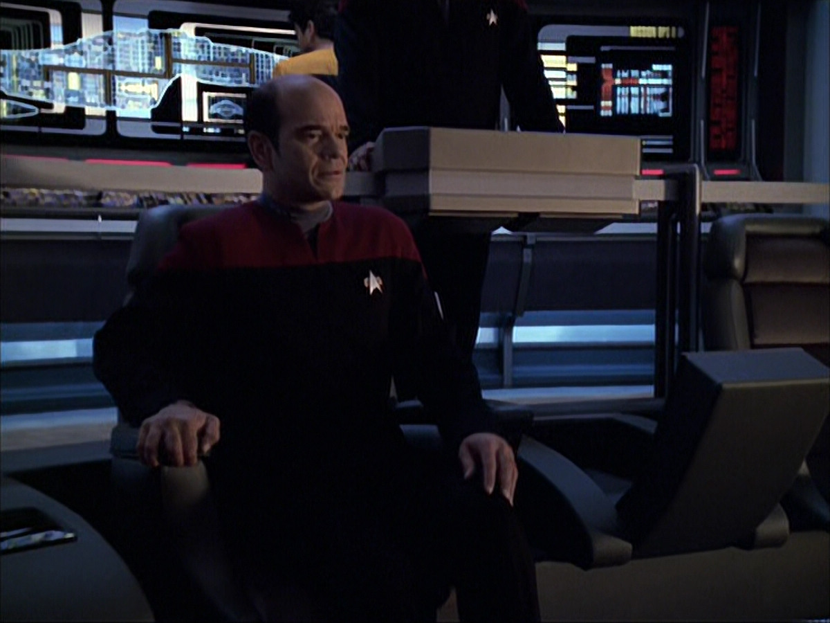 extant_StarTrek_VOY_6x04-TinkerTenorDoctorSpy_03536.jpg