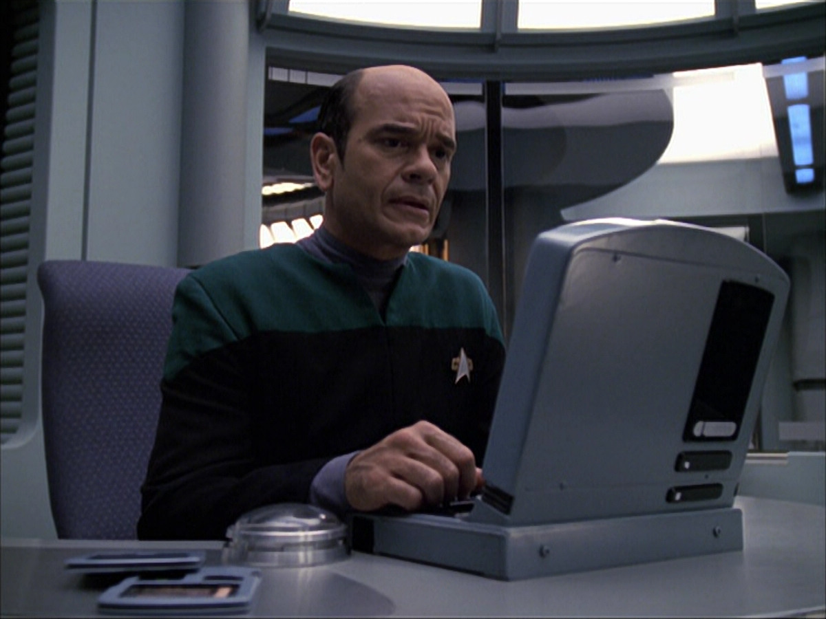 extant_StarTrek_VOY_6x04-TinkerTenorDoctorSpy_03558.jpg