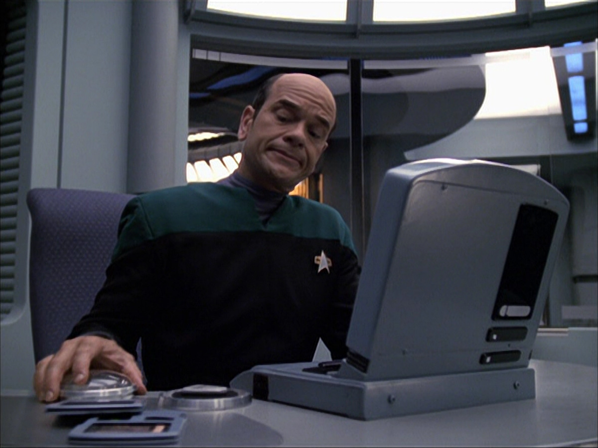 extant_StarTrek_VOY_6x04-TinkerTenorDoctorSpy_03561.jpg