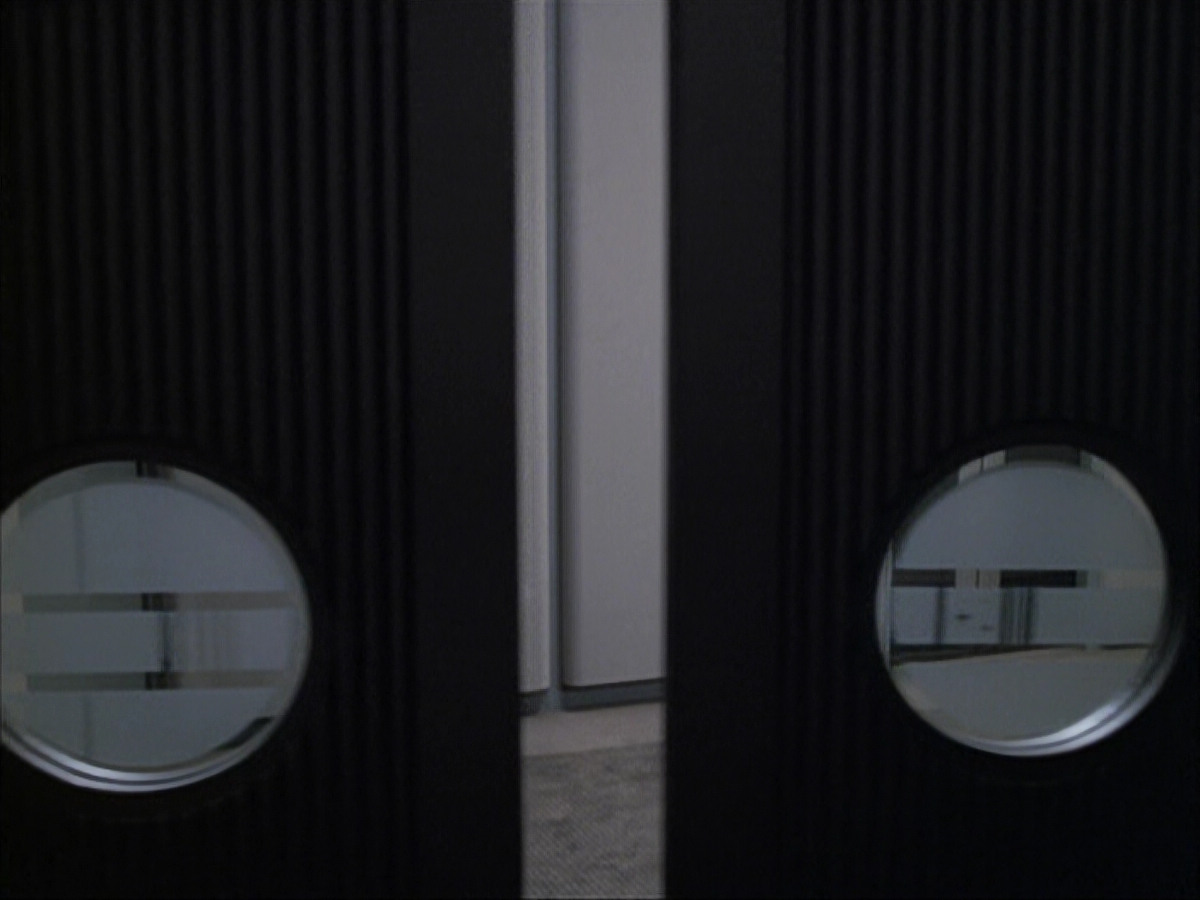 extant_StarTrek_VOY_6x04-TinkerTenorDoctorSpy_03570.jpg