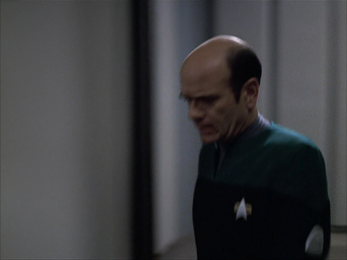 extant_StarTrek_VOY_6x04-TinkerTenorDoctorSpy_03572.jpg