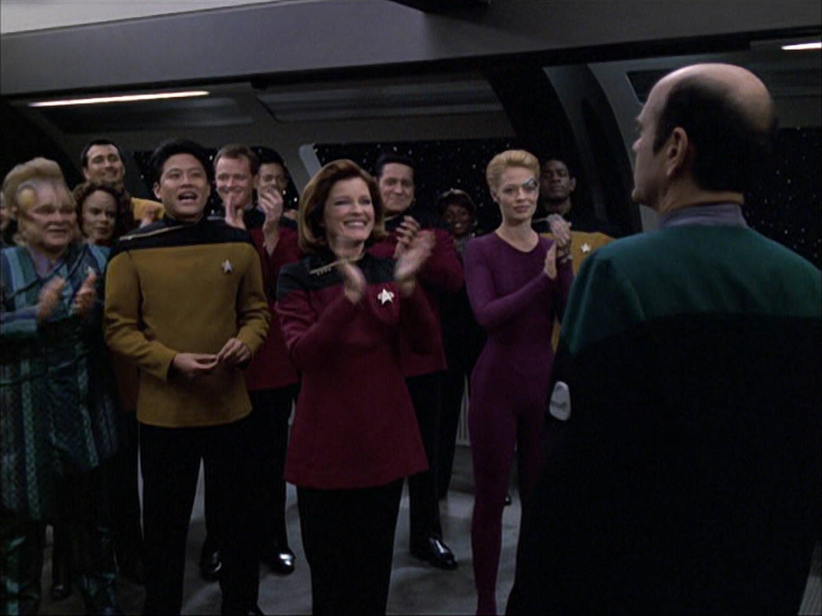 extant_StarTrek_VOY_6x04-TinkerTenorDoctorSpy_03577.jpg