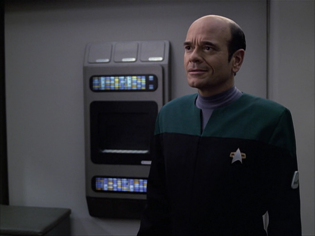 extant_StarTrek_VOY_6x04-TinkerTenorDoctorSpy_03579.jpg