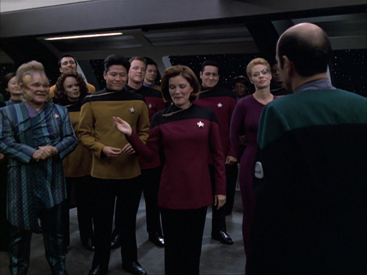 extant_StarTrek_VOY_6x04-TinkerTenorDoctorSpy_03581.jpg