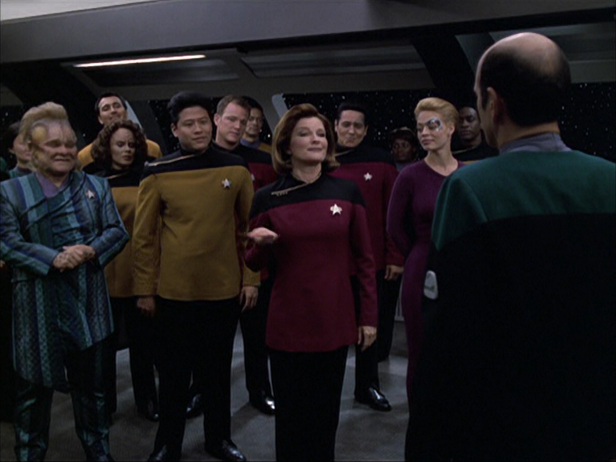 extant_StarTrek_VOY_6x04-TinkerTenorDoctorSpy_03583.jpg