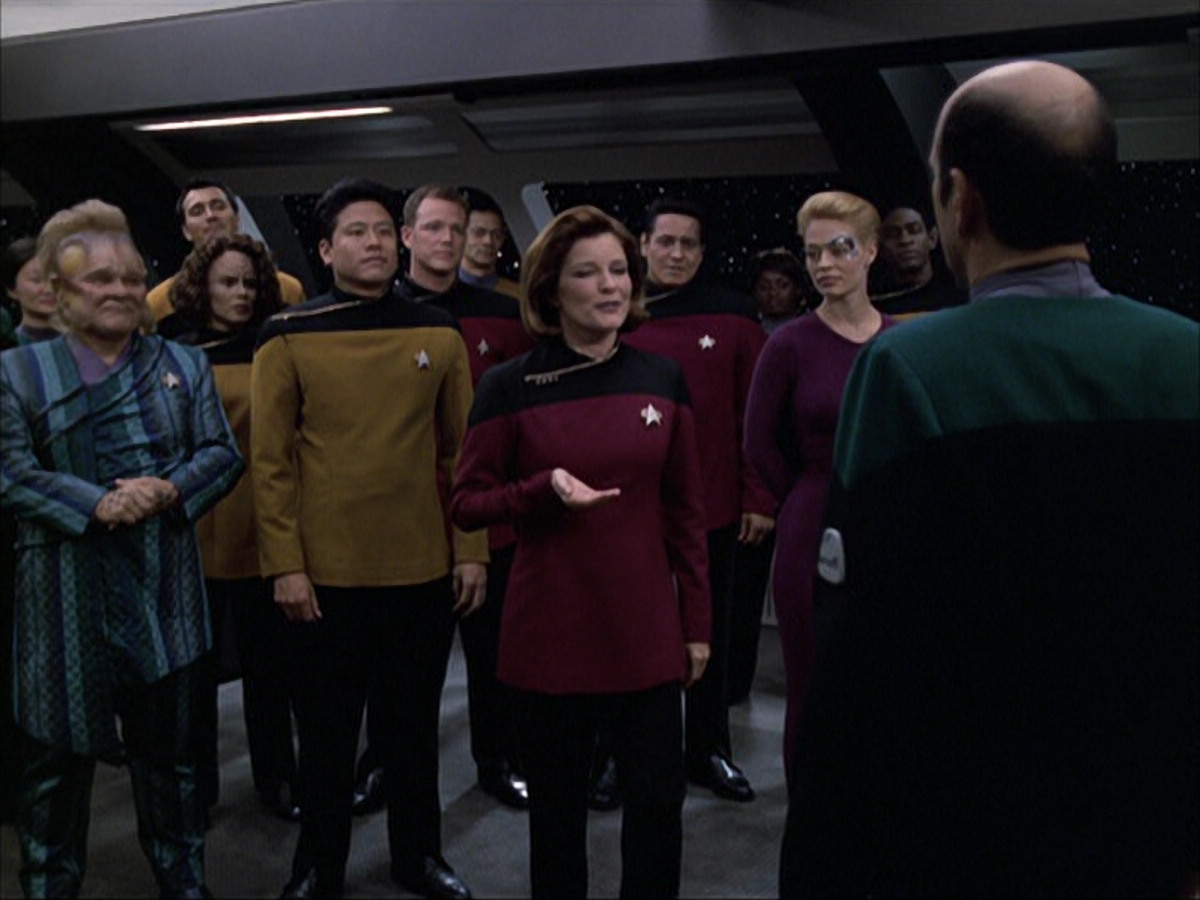 extant_StarTrek_VOY_6x04-TinkerTenorDoctorSpy_03585.jpg