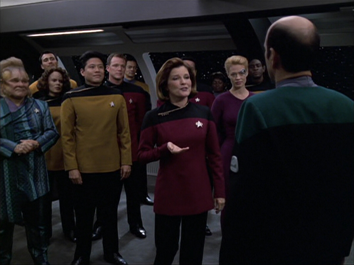 extant_StarTrek_VOY_6x04-TinkerTenorDoctorSpy_03586.jpg
